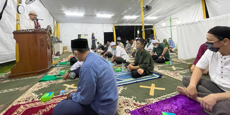 Shalat Sunnah Gerhana Bulan Di Tenda "Arafah" Masjid At Tabayyun: Peristiwa Sekali Dalam 195 Tahun