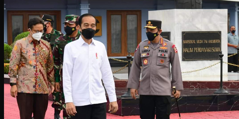 Tinjau Jalan Tol Pekanbaru-Bangkinang, Presiden Didampingi Kapolri Dan Panglima TNI