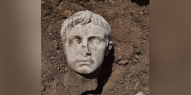 Patung Kepala Kaisar Romawi Berusia 2.000 Tahun Ditemukan Arkeolog Italia