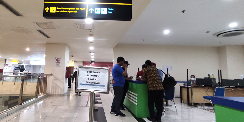 Hari Pertama Pelarangan Mudik, Hanya 3 Penumpang Berangkat Ke Kampungnya Jokowi Dari Terminal Pulogebang