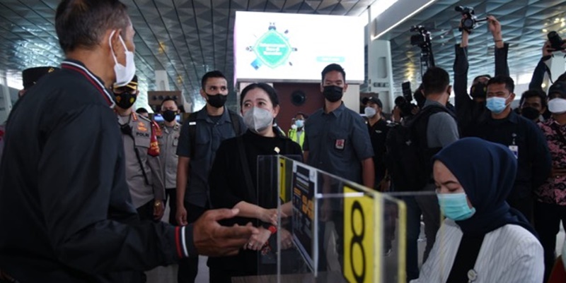 Di Bandara Soetta, Puan Maharani: Jangan Sampai Kecolongan Pergerakan Covid-19