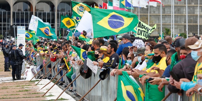 Ribuan Pendukung Bolsonaro Turun Ke Jalan, Minta Kekuatan Presiden Ditambah