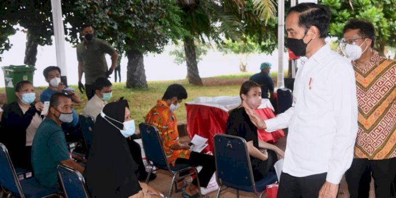 Jokowi Minta Anies Capai Vaksinasi Di Jakarta 100 Ribu Per Hari