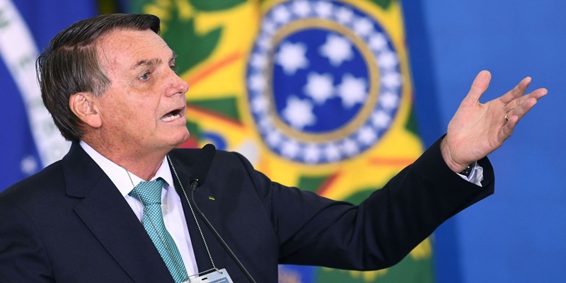 Tersinggung Ditanya Soal Masker, Bolsonaro Menghardik Jurnalis: Tutup Mulutmu!