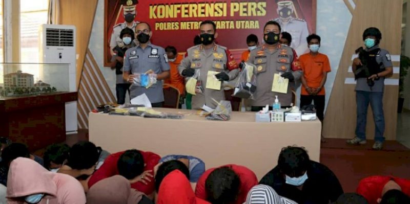 Pesta Narkoba Modus <i>Family Gathering</i>, Puluhan Warga Kampung Bahari Ditangkap Polisi