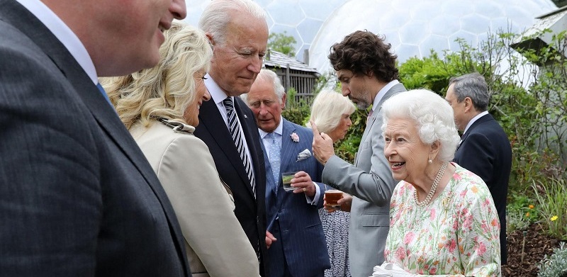 Joe Biden Si Presiden Nakal, Tega Membuat Ratu Elizabeth Menunggu Saat Makan Malam