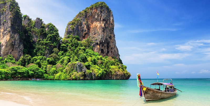 Phuket Bersiap Buka Keran Pariwisata, Turis Asing Akan Disambut Deretan Toko Tutup