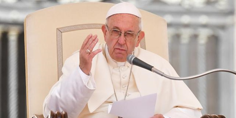 Paus Fransiskus Mengaku Sedih Atas Penemuan 215 Jasad Anak, Tapi Belum Meminta Maaf Atas Nama Gereja