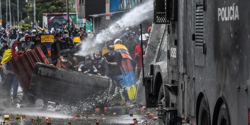 Berawal Damai, Unjuk Rasa Nasional Di Kolombia Berakhir Bentrok Dengan Polisi