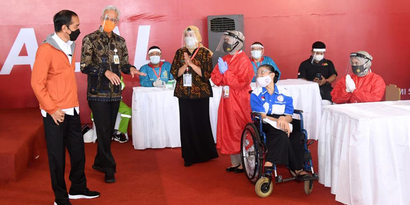75 Persen Relawannya Inginkan Ganjar, Jokowi Kesulitan Saat Diminta PDIP Geser Dukungan Ke Puan Maharani