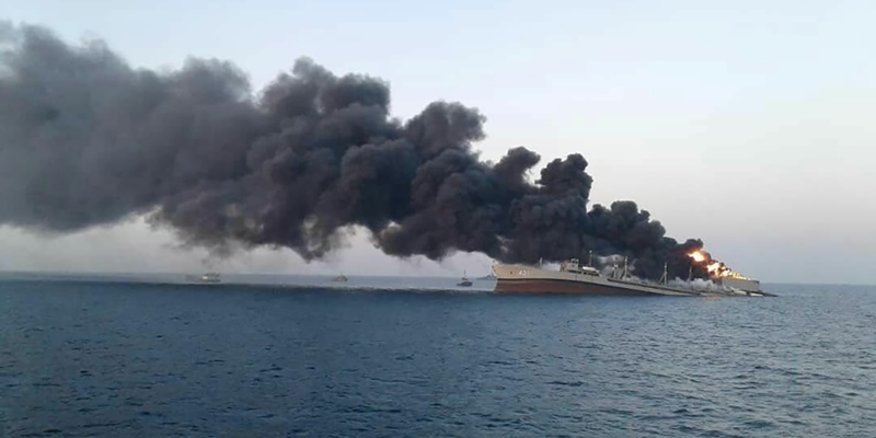 Kapal Terbesar Milik Angkatan Laut Iran Kebakaran Lalu Tenggelam Di Teluk Oman