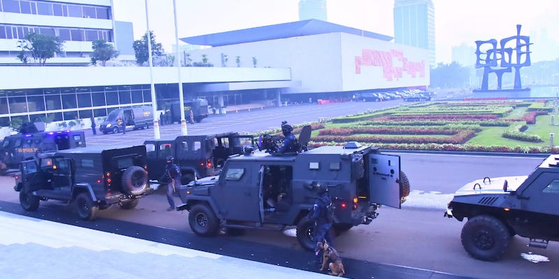 Satgultor TNI Berhasil Tumpas Teroris Yang Kuasai Gedung DPR