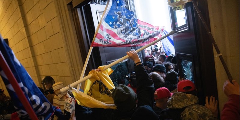 Pihak Berwenang Tangkap Polisi Chicago Terkait Kasus Kerusuhan Capitol Hill