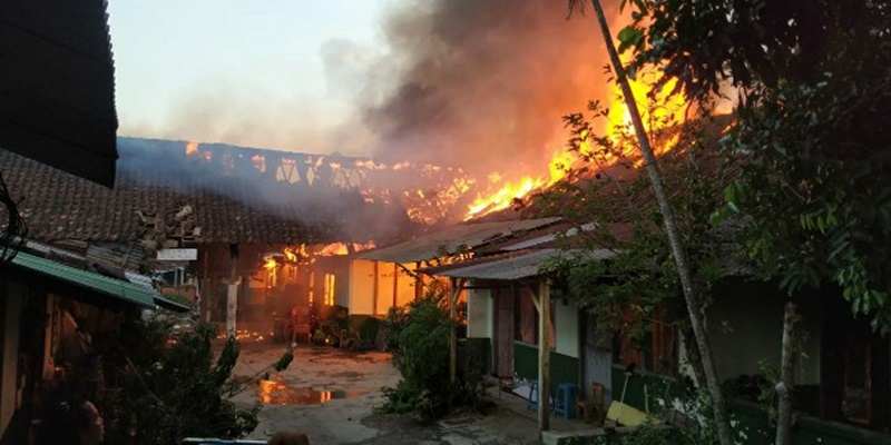 Asrama TNI Di Semarang Terbakar Hebat, Sempat Terdengar Ledakan