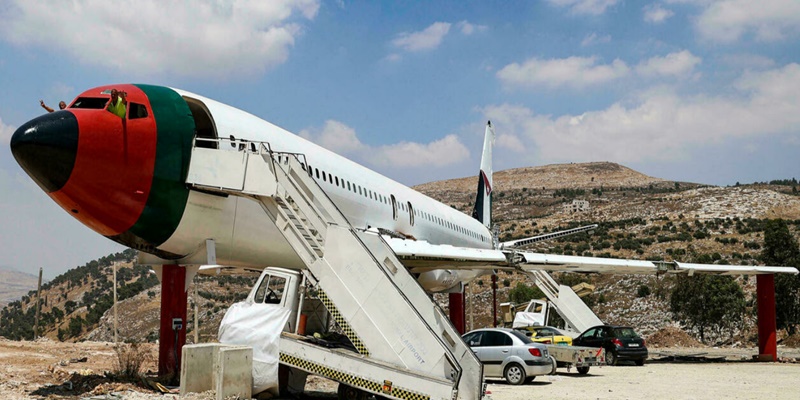 Saudara Kembar Asal Palestina Sulap Boeing 707 Yang Dibeli Dari Israel Jadi Restoran Di Tepi Barat