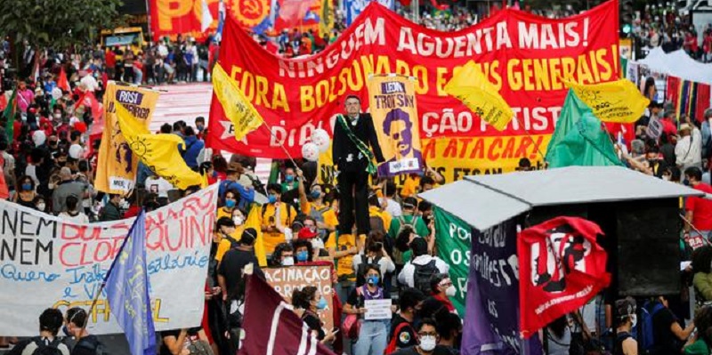 Turun Ke Jalan, Warga Brasil: Pemerintah Lebih Berbahaya Daripada Virus