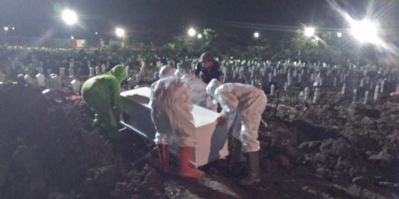 Curhatan Petugas Pemakaman Jenazah Covid-19 Di Surabaya Yang Harus Bekerja Tak Kenal Waktu