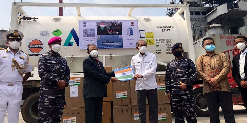 Dibawa Angkatan Laut, Bantuan 300 Konsentrator Oksigen Dari India Tiba Di Tanjung Priok