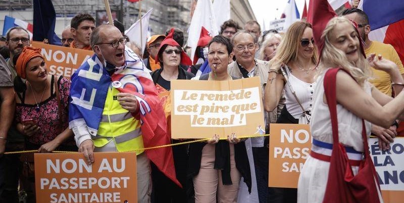 Tolak Wajib Vaksin Covid-19, 114 Ribu Warga Prancis Protes Tuntut Kebebasan