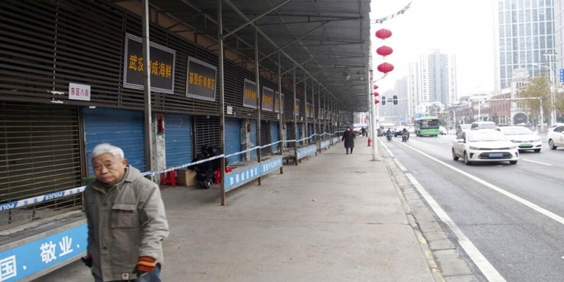 41 Pekerja Positif Covid-19, Aparat Langsung Tutup Pasar Grosir Huanan