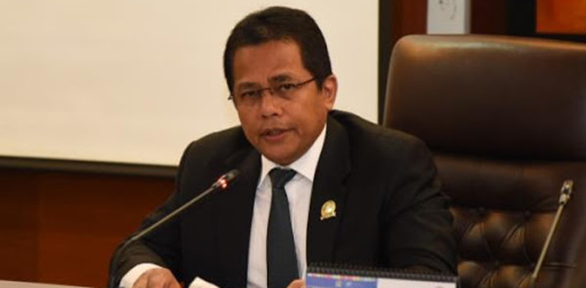 Pimpinan DPR Harus Tegas Terkait Rangkap Jabatan Sekjen Indra Iskandar