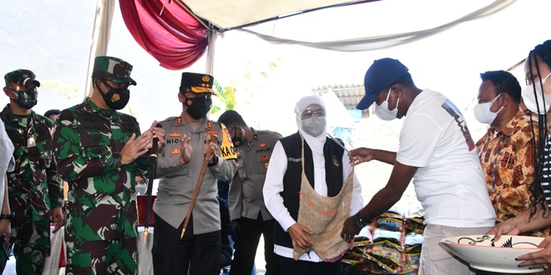 Targetkan Warga Papua, Pangdam Brawijaya Giatkan Vaksinasi <i>Door To Door</i>