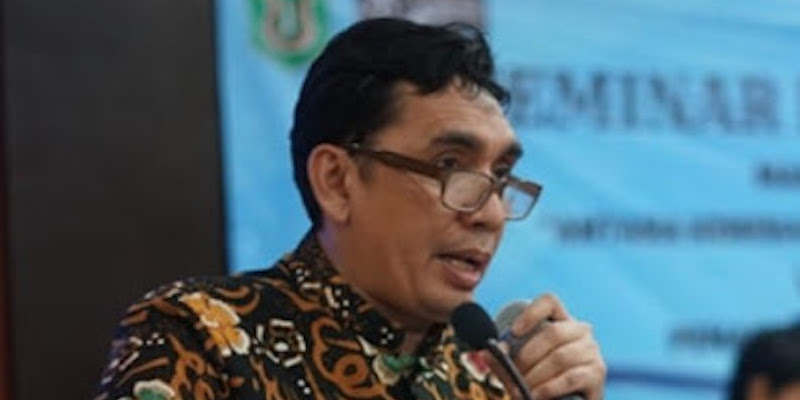Azmi Syahputra: Ari Kuncoro Seharusnya Juga Mundur Dari Jabatan Rektor UI