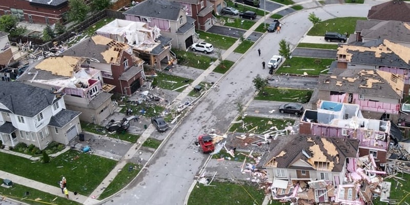 Tornado Menyapu Kanada, Puluhan Bangunan Dan Jalan Porak-poranda