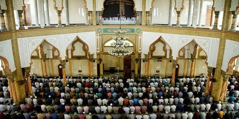 Media Asing Soroti Masjid-masjid Di Jakarta Yang Tetap Penuh Di Tengah Aturan Pembatasan Covid-19