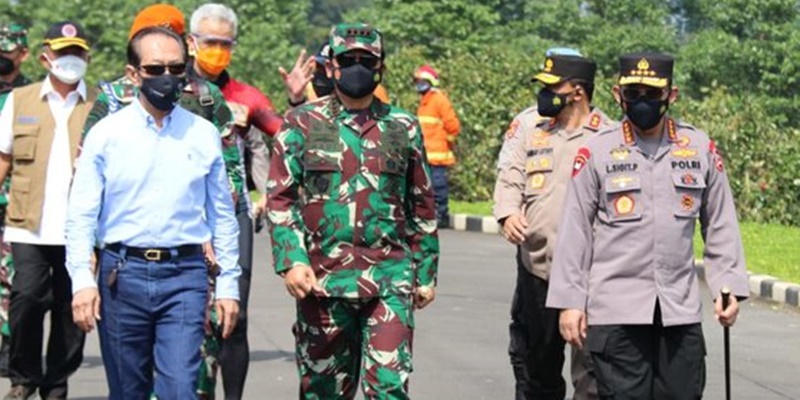 Rakyat Sudah Kecewa, Relawan Jokowi Minta Penanganan Covid-19 Diserahkan Ke TNI-Polri