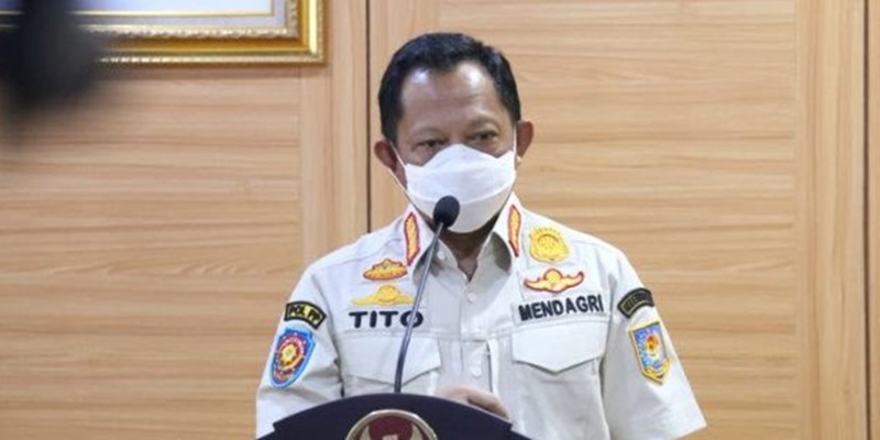 Mendagri Tito Tegur 10 Kepala Daerah yang Belum Cairkan Insentif Nakes