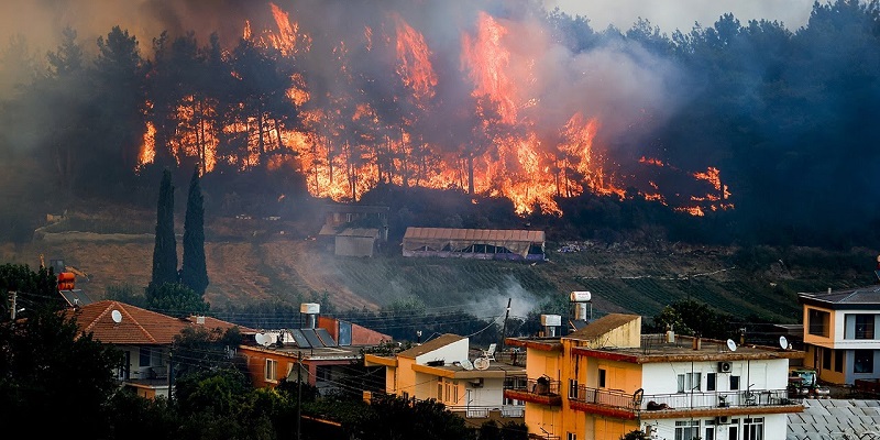 Kirim Dua Helikopter dan Tim Khusus, Kazakhstan Bantu Padamkan Kebakaran Hutan Turki