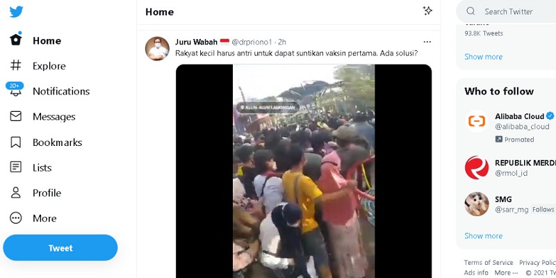 Miris Lihat Kerumunan Vaksinasi Covid-19 di Lamongan, Pandu Riono: Rakyat Kecil Harus Antri, Ada Solusi?