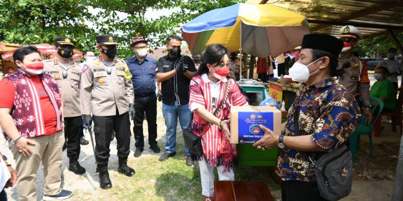 76 Tahun Indonesia Merdeka, Polri Bagikan 2 Ribu ke UMKM di Cakung