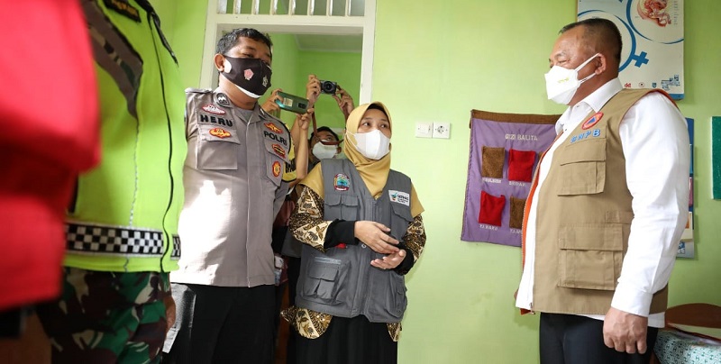 Kunjungi Lampung, Ketua Satgas Apresiasi Pelaksanaan Posko PPKM Mikro Desa Negara Ratu