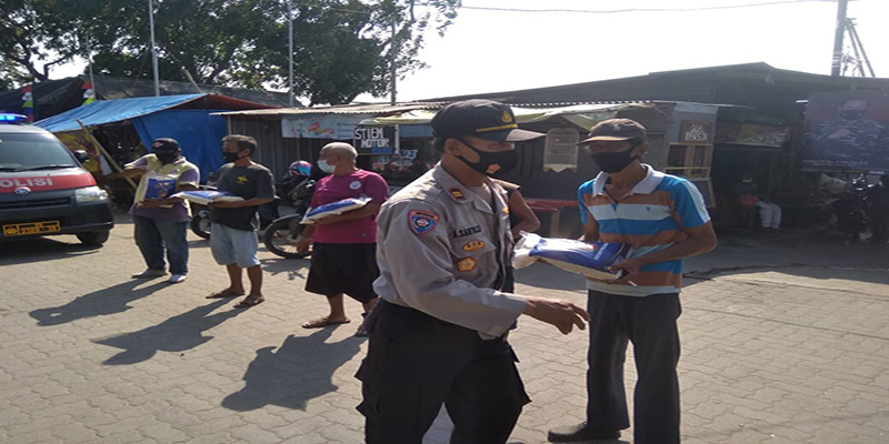 Selama PPKM, Polisi Sudah Sebar 10 Ribu Paket Sembako ke Warga Pesisir Jakarta