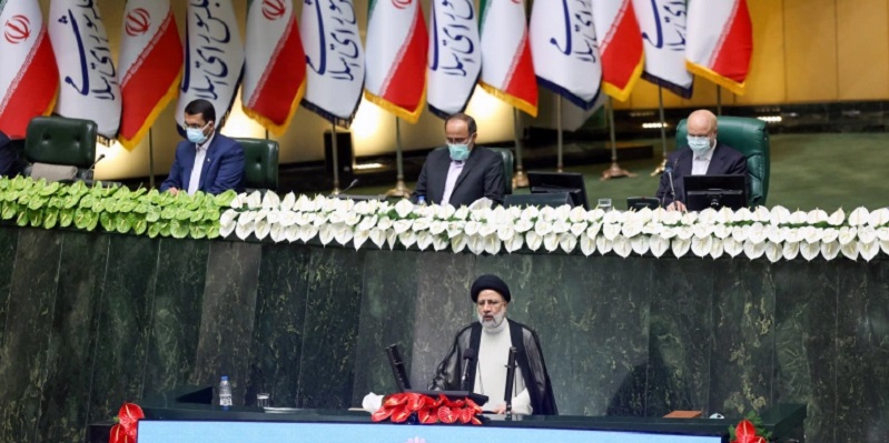Resmi Dilantik, Presiden Raisi Ingin Damaikan Iran dan Negara-negara Kawasan