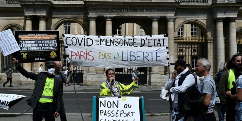 Protes Pemberlakuan Paspor Anti-Covid, Massa Geruduk Mahkamah Kontitusi Prancis