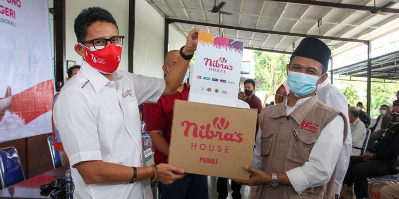 Rayakan Hari Kemerdekaan RI, Sandiaga Uno Tebar 20 Ribu Paket Sembako
