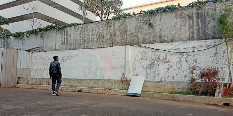 Kondisi mural berisi kritikan terhadap pemerintahan Presiden Joko Widodo di Taman Ismail Marzuki (TIM) Jakarta Pusat/RMOL