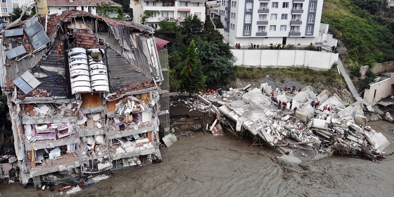 Korban Meninggal Akibat Banjir Bandang Capai 44 Orang, Warga Turki Salahkan Pejabat Setempat