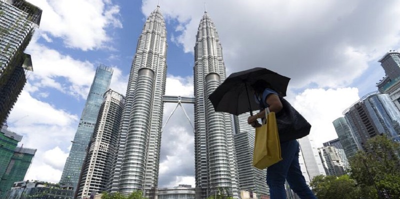 Malaysia Longgarkan Pembatasan Covid-19, Lebih Banyak Bisnis Beroperasi Mulai Besok