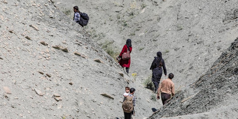 Di Perbatasan Turki, Warga Afghanistan yang Melarikan Diri Disambut dengan Dingin