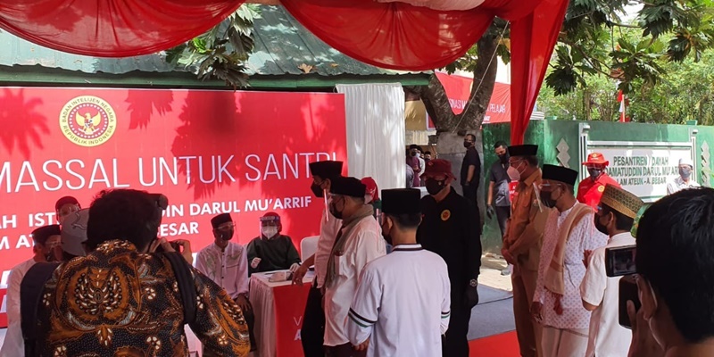 Bareng Jokowi, BIN Sasar 72 Ribu Warga dan Siswa untuk Ikut Vaksinasi
