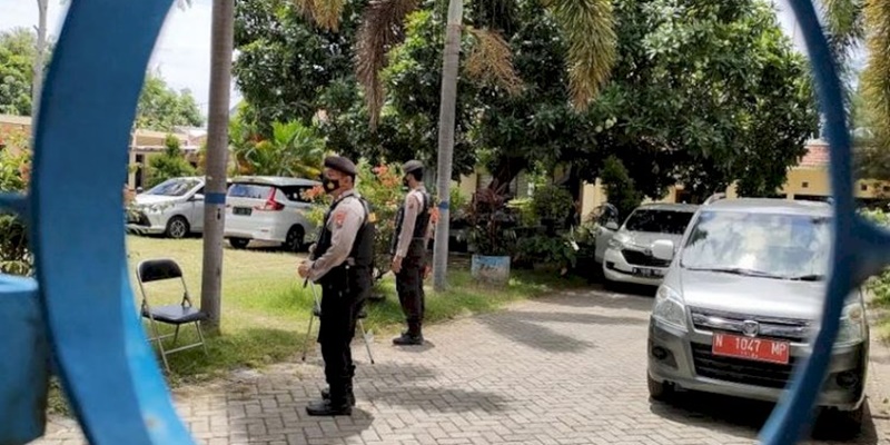 Dijaga Polisi Bersenjata, KPK Geledah Kantor PUPR Kabupaten Probolinggo