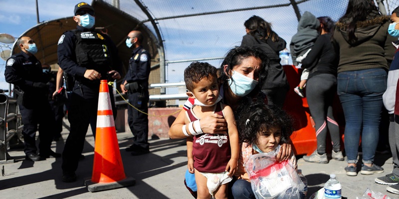 Hakim Federal: AS Tidak Bisa Mengusir Keluarga Migran Hanya karena Kekhawatiran Penyebaran Covid-19