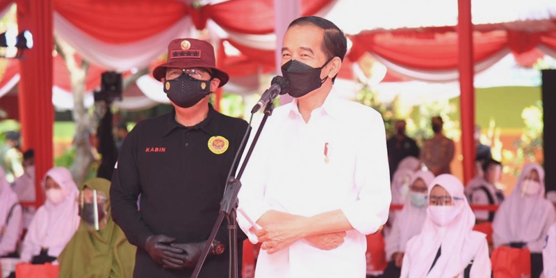 Vaksinasi <i>Door to Door</i> Wujud <i>Political Will</i> Jokowi dan Budi Gunawan