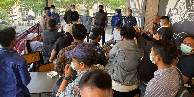 Bersama Ratusan Kader Demokrat, Iti Jayabaya Bubarkan Ultah Ilegal yang Dilakukan Moeldoko Cs