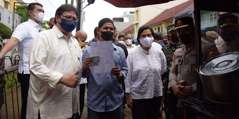 Dimulai dari Medan, Menko Airlangga Luncurkan Bantuan Tunai untuk Pedagang Kaki Lima dan Warung