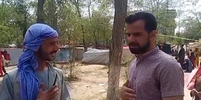 Salah seorang pengungsi lokal di Hasa Awal Park bernama Mohammad Naim berbagi cerita dengan RMOL/RMOL